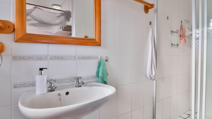 5 Bedroom Property for Sale in De Kelders Western Cape